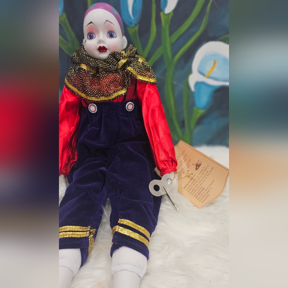 Vintage 1979 Madame Verte Design Musical Wind Up Porcelain Clown Le Ptit Pierrot